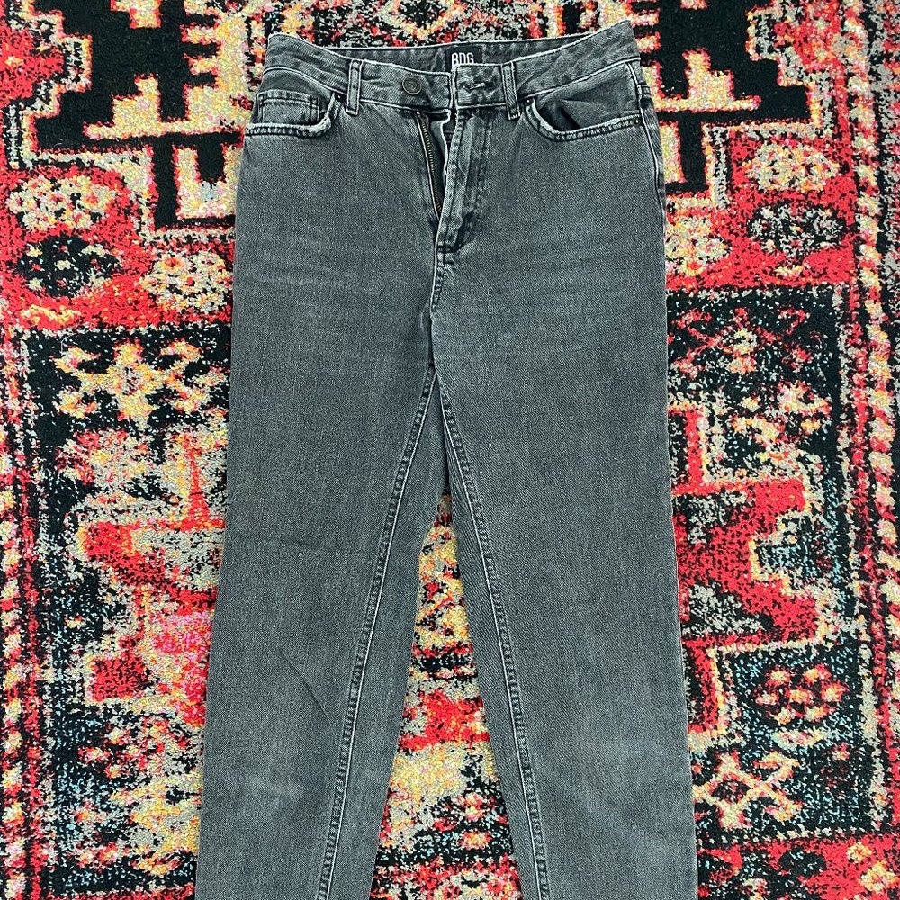 BDG High Rise Mom Jeans (Faded black)